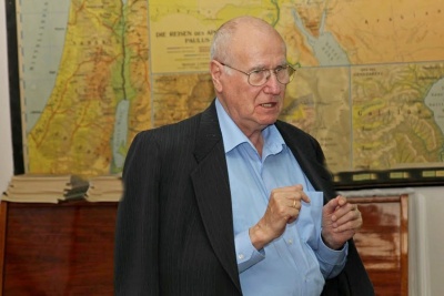 Герман Гартфельд читает лекции в Северо-Кавказском Библейском Институте, город Прохладный 2012 год